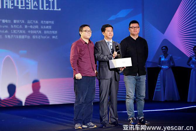乐虎国际-重磅发布！全球首个AI大模型与TCL智能锁新品引领